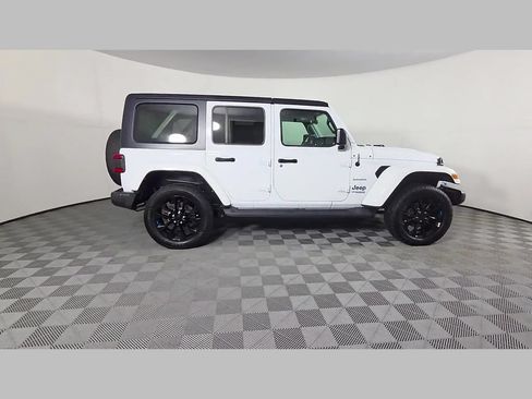 Used 2022 Jeep Wrangler Unlimited Sahara AWD/4WD image 37