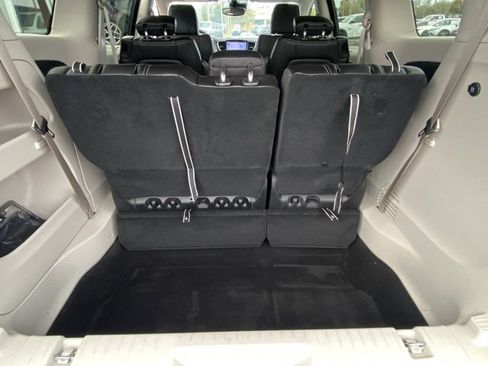 Used 2023 Chrysler Pacifica Touring-L image 24