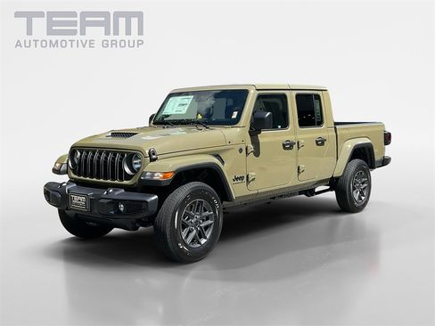 New 2025 Jeep Gladiator Sport image 3
