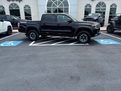 Used 2022 Toyota Tacoma TRD Off-Road w/ Technology Package AWD/4WD image 2