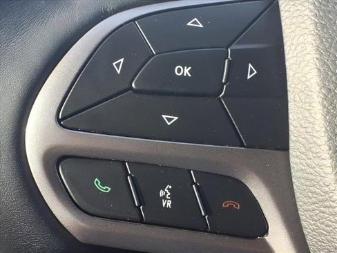 Used 2019 Jeep Cherokee Limited image 17