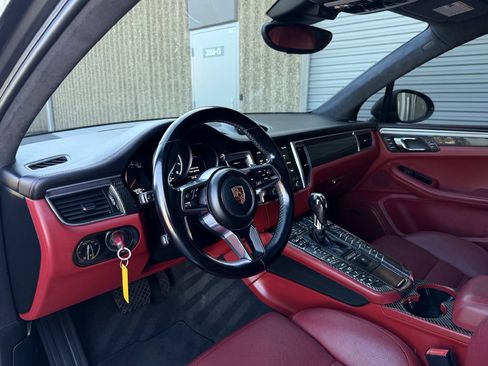 Used 2018 Porsche Macan Turbo AWD/4WD image 8