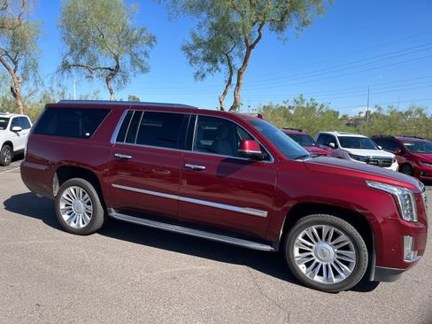 Used 2020 Cadillac Escalade ESV Luxury w/ LPO, Radiant Package AWD/4WD image 6