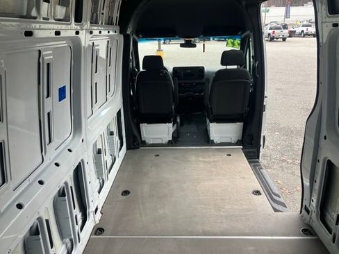 Used 2022 Mercedes-Benz Sprinter 2500 image 5