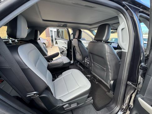 Used 2021 Ford Explorer XLT w/ Equipment Group 202A image 22