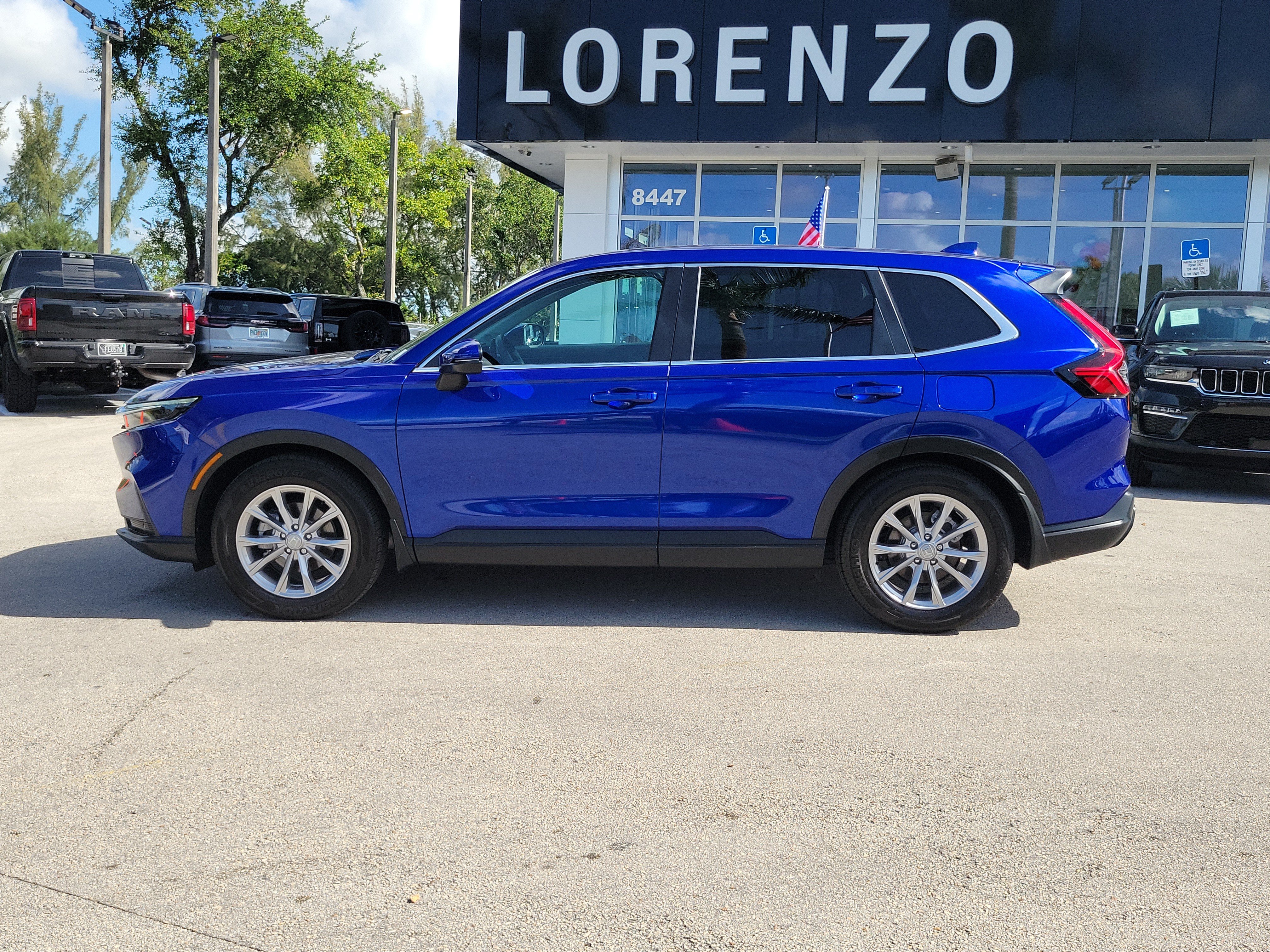 Used 2025 Honda CR-V EX-L image 8