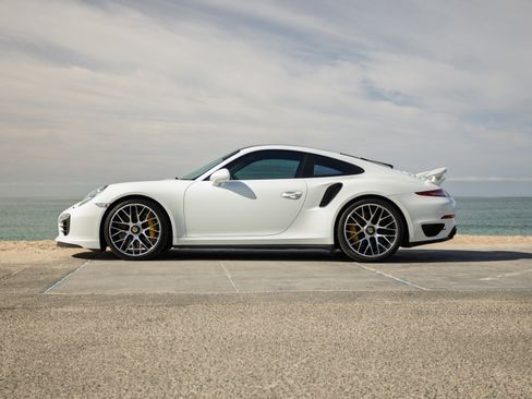 Used 2015 Porsche 911 Turbo S image 8