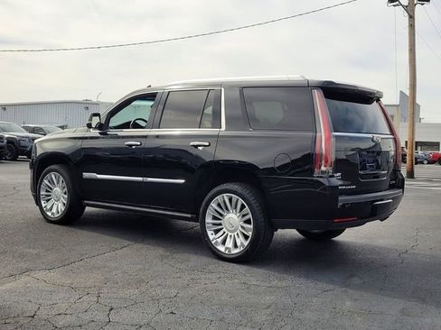 Used 2016 Cadillac Escalade Platinum RWD image 3