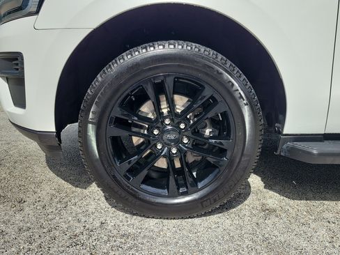 Used 2024 Ford Expedition XLT RWD image 5