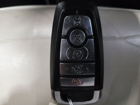 Used 2018 Ford Explorer Platinum image 32