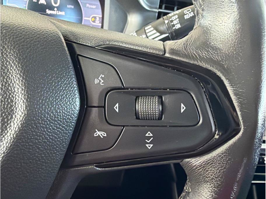 Used 2022 Chevrolet Bolt EUV Premier w/ Sun & Sound Package FWD image 19