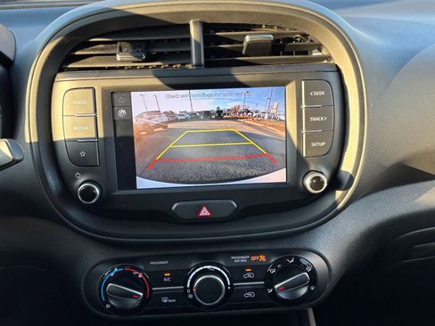 Used 2025 Kia Soul LX w/ LX Technology Package image 17