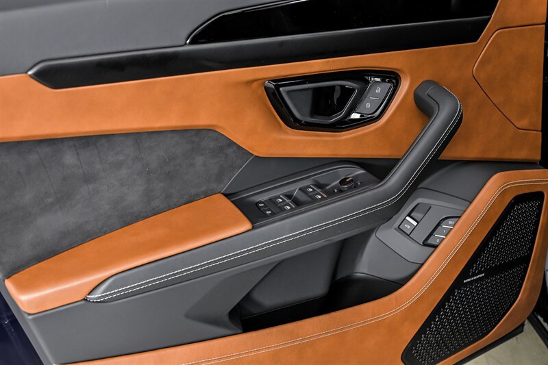 Used 2023 Lamborghini Urus S AWD/4WD image 13