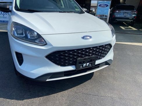 Used 2022 Ford Escape SE image 5