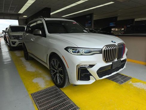 Used 2020 BMW X7 M50i w/ Executive Package image 2