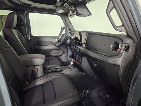 Used 2026 Jeep Wrangler Unlimited Rubicon AWD/4WD image 31