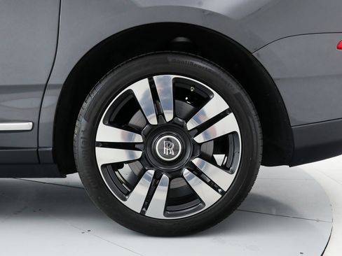 Used 2022 Rolls-Royce Cullinan image 46