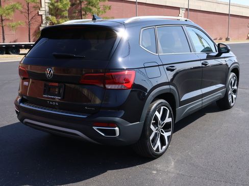 Used 2023 Volkswagen Taos SEL image 32