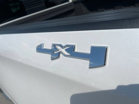 Used 2022 GMC Sierra 1500 SLT AWD/4WD image 42