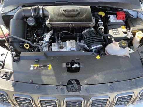 Used 2025 Jeep Compass Trailhawk w/ Trailhawk Convenience Group image 32