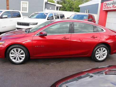 Used 2025 Chevrolet Malibu LT FWD image 2