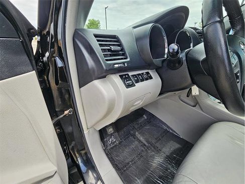 Used 2012 Toyota Highlander SE w/ Tow Pkg AWD/4WD image 23
