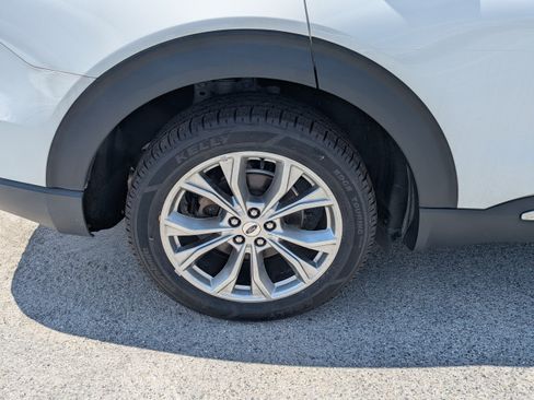 Used 2022 Ford Explorer XLT w/ Equipment Group 202A RWD image 11