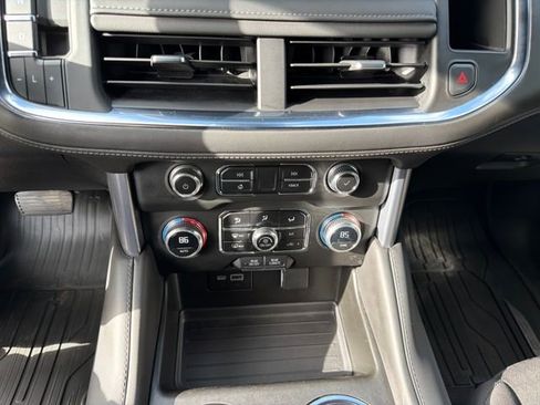 Used 2023 GMC Yukon XL SLE image 18