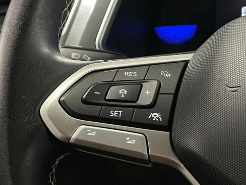 Used 2023 Volkswagen Tiguan SE w/ Panoramic Sunroof Package image 26