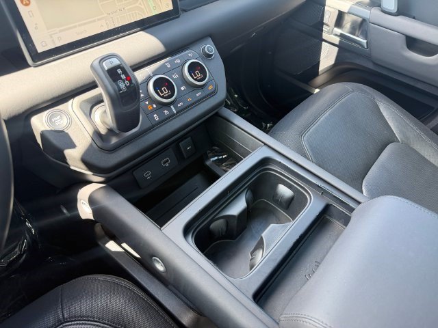 Used 2024 Land Rover Defender 110 X-Dynamic SE AWD/4WD image 24