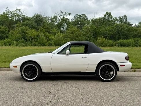 Used 1990 MAZDA MX-5 Miata RWD image 40