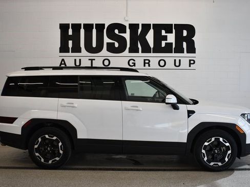 Used 2025 Hyundai Santa Fe SEL image 2