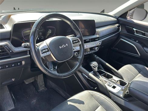 Used 2023 Kia Telluride EX w/ EX Captain's Chair Package AWD/4WD image 12