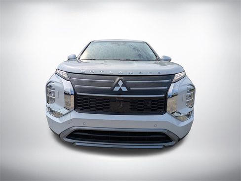 New 2025 Mitsubishi Outlander SE image 8