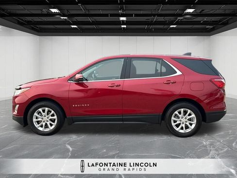 Used 2018 Chevrolet Equinox LT FWD image 2
