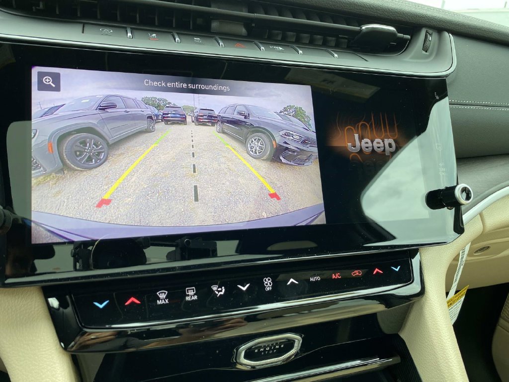 New 2027 Jeep Grand Cherokee Limited AWD/4WD image 12