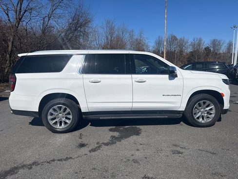 Used 2023 Chevrolet Suburban Premier image 4