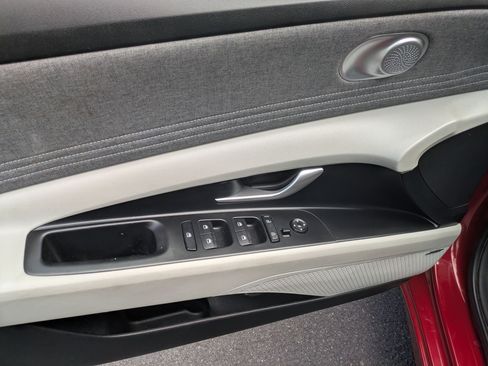 Certified 2024 Hyundai Elantra Limited FWD image 10