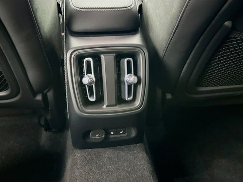 Used 2023 Volvo C40 P8 Recharge Ultimate image 28