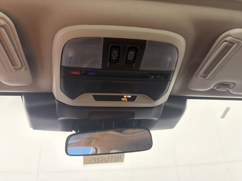 Used 2024 Subaru Crosstrek 2.0i Premium image 32