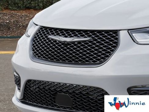 New 2026 Chrysler Pacifica Select image 13