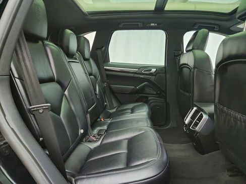 Used 2017 Porsche Cayenne AWD/4WD image 30