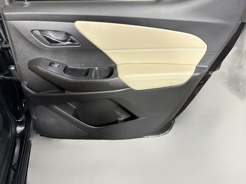 Used 2023 Chevrolet Traverse LS FWD image 28