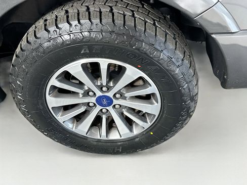 Used 2017 Ford Expedition XLT image 11