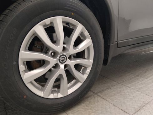 Used 2018 Nissan Rogue SV AWD/4WD image 31