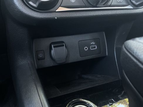 Used 2025 Nissan Versa SV FWD image 23