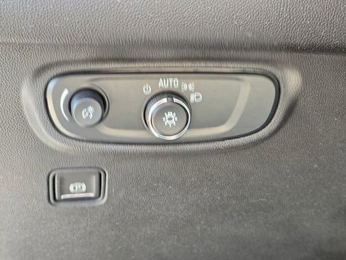 Used 2024 GMC Terrain SLE image 14