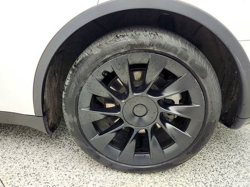 Used 2023 Tesla Model Y Long Range image 9