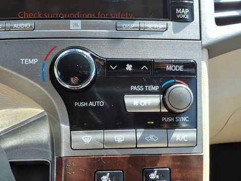 Used 2011 Toyota Venza w/ Premium Pkg #2 FWD image 22