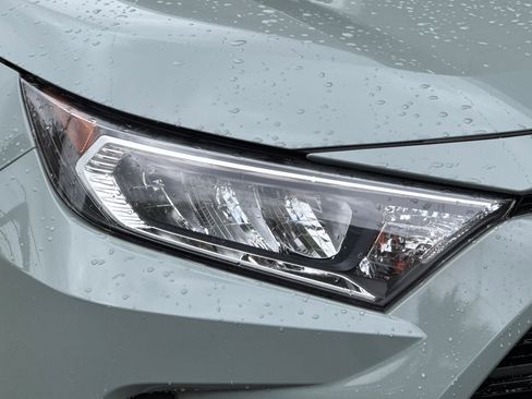 Used 2020 Toyota RAV4 XLE Premium w/ Carpet Mat Package FWD image 10